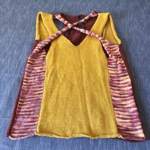 Custom women’s knit sleeveless v neck top size M